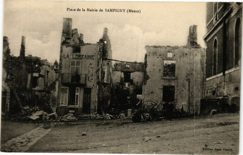Carte postale ancienne Sampigny - Place de la Mairie à Sampigny