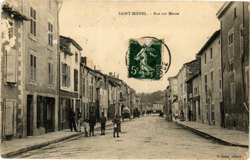 Carte postale ancienne Saint-Mihiel - Rue sur Meuse à Saint-Mihiel