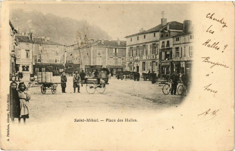 Carte postale ancienne Saint-Mihiel - Place de Halles à Saint-Mihiel