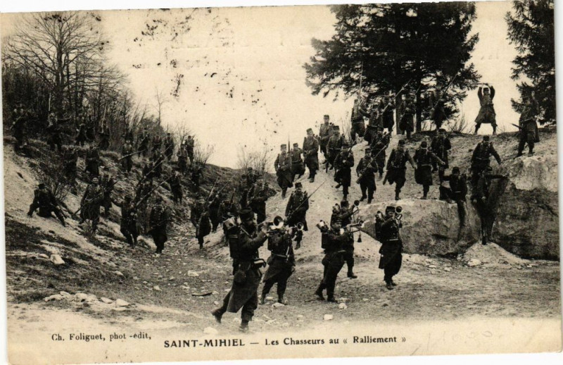 Carte postale ancienne Saint-Mihiel - Les Chasse4urs au <<Raillement>> à Saint-Mihiel