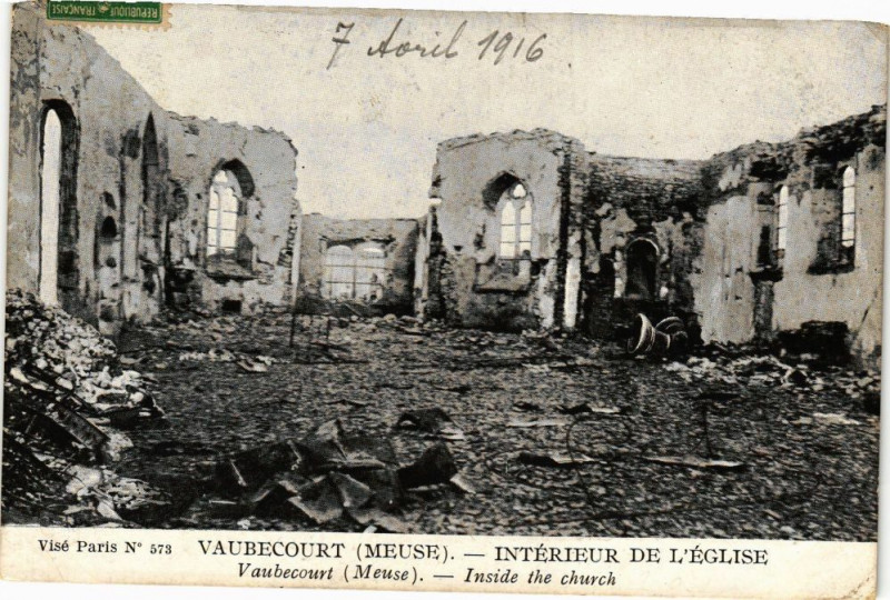 Carte postale ancienne Vaubecourt - Intérieur de l'Eglise à Vaubecourt