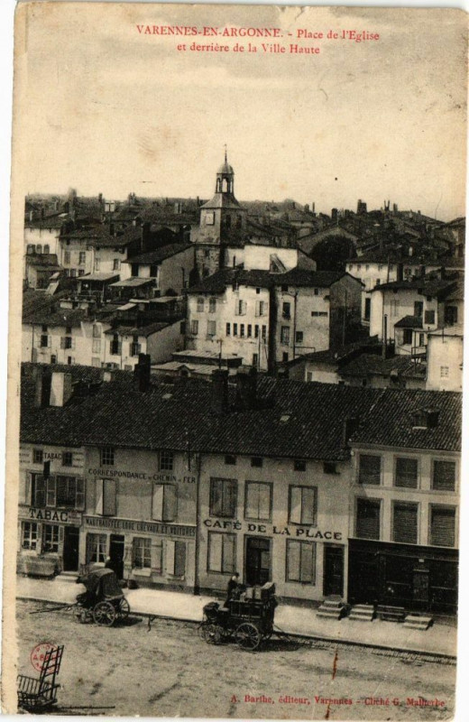 Carte postale ancienne Varennes-en-Argonne-Place de l'Eglise et derriére de la Ville Haute à Varennes-en-Argonne