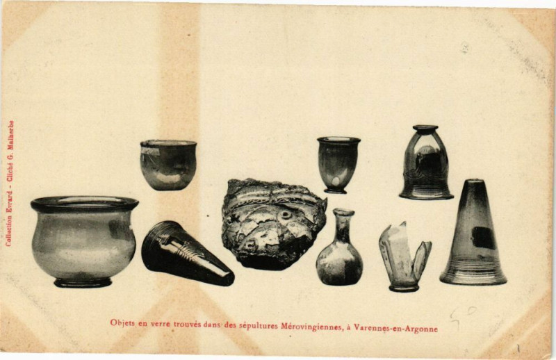 Carte postale ancienne Objets trouvés dans des sépulture Mérovinginnes,Varennes-en-Argonne à Varennes-en-Argonne