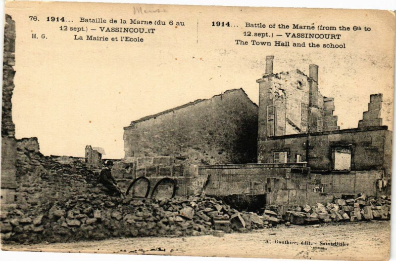 Carte postale ancienne Bataille de la Marne - Vassincourt - La Mairie et l'Ecole à Vassincourt