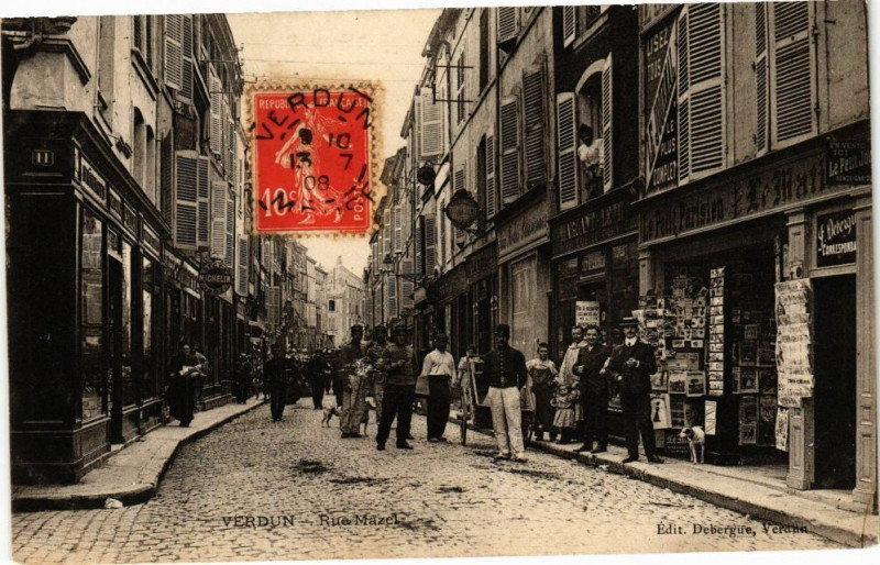 Carte postale ancienne Verdun-Rue Mazel à Verdun