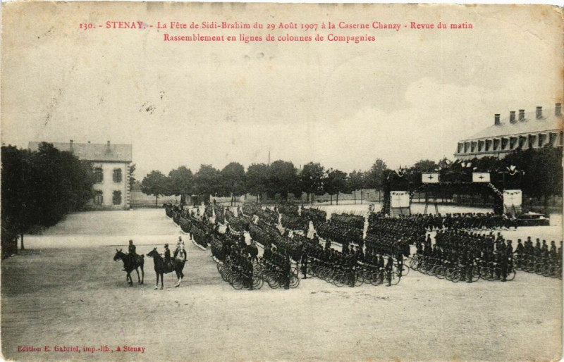 Carte postale ancienne Stenay-La Féte d Sidi Brahim-Revue du matin Rassemblement en lignes à Stenay