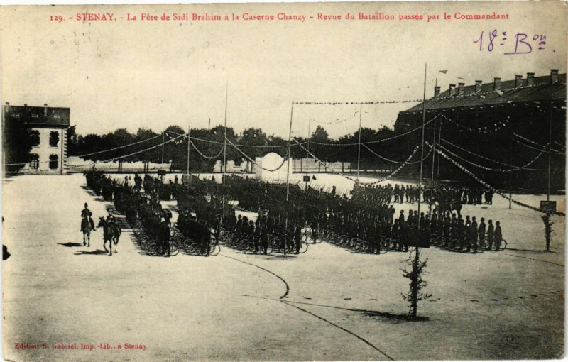 Carte postale ancienne Stenay-La Féte d Sidi Brahim-Revue du Bataillon à Stenay