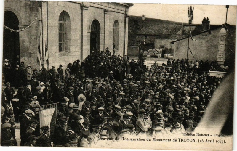 Carte postale ancienne Souvenir de l'Inauguration de Monument de Troyon à Troyon