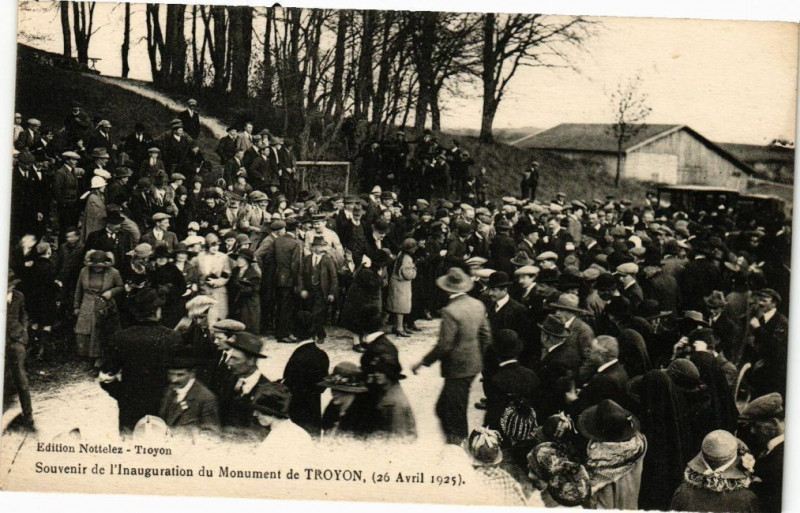 Carte postale ancienne Souvenir de l'Inauguration de Monument de Troyon à Troyon