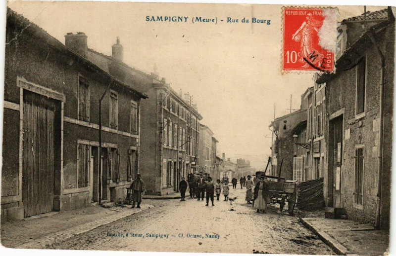 Carte postale ancienne Sampigny-Rue du Bourg à Sampigny