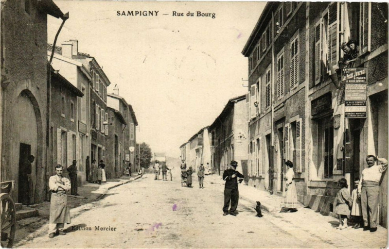 Carte postale ancienne Sampigny-Rue du Bourg à Sampigny