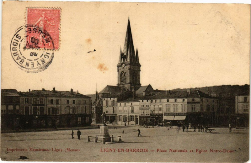 Carte postale ancienne Ligny en Barrois-Place Nationale et Eglise Notre Dame à Ligny-en-Barrois