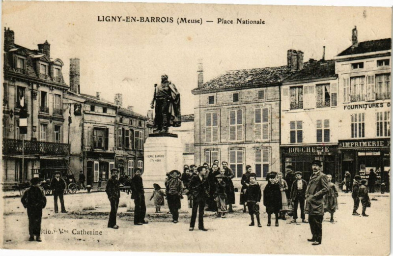 Carte postale ancienne Ligny en Barrois-Place Nationale à Ligny-en-Barrois