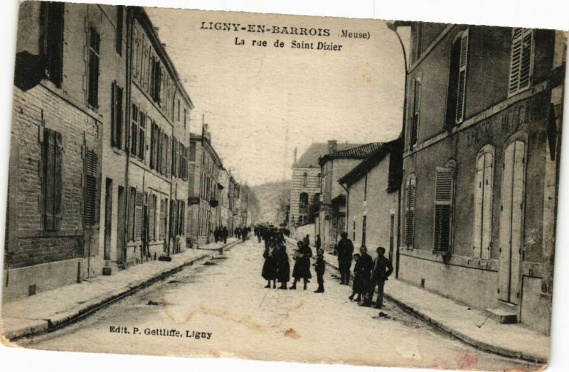 Carte postale ancienne Ligny en Barrois-La rue de Saint Dizier à Ligny-en-Barrois