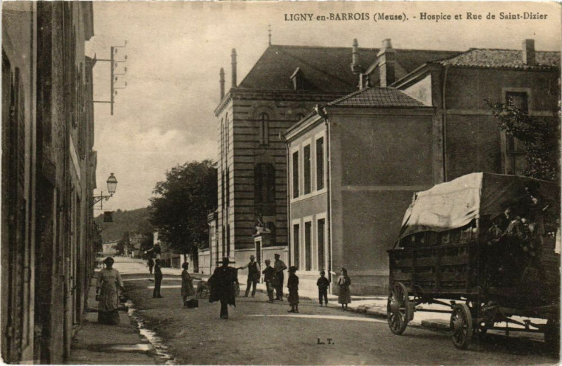Carte postale ancienne Ligny en Barrois-Hospice et Rue de Saint Dizier à Ligny-en-Barrois