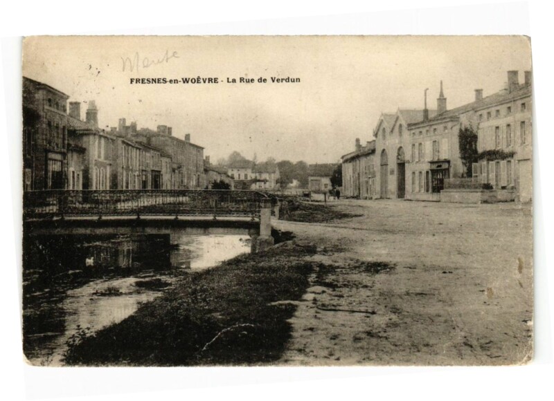 Carte postale ancienne Fresnes en Woevre-La Rue de Verdun à Verdun