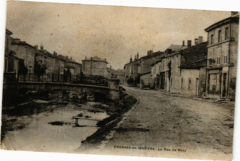 Carte postale ancienne Fresnes en Woevre-La Rue de Metz à Fresnes-en-Woëvre