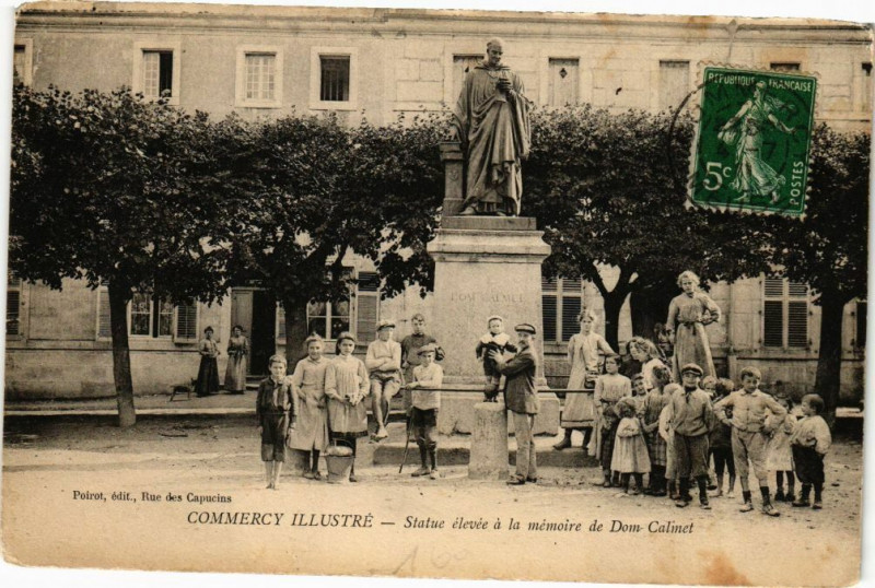 Carte postale ancienne Commercy-Statue élevée á la mémoire de Dom Calinet à Commercy