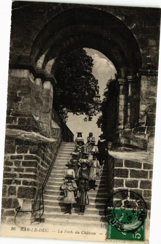 Carte postale ancienne Bar le Duc-La Porte du Cháteau à Bar-le-Duc