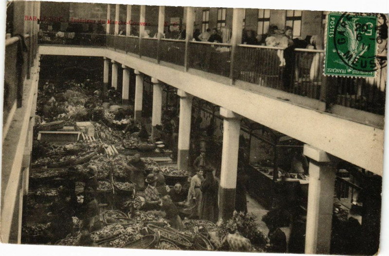 Carte postale ancienne Bar le Duc-Intérieur du Marché Couvert à Bar-le-Duc
