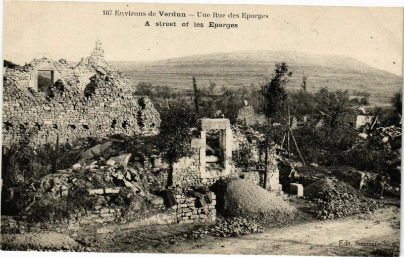 Carte postale ancienne Verdun-Une Rue des Eparges à Verdun