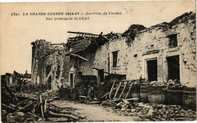Carte postale ancienne Verdun-Rue principale de Bras à Verdun