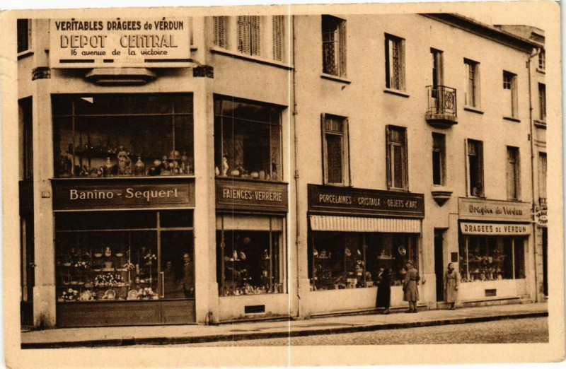 Carte postale ancienne Verdun-Avenue de la Victoire à Verdun