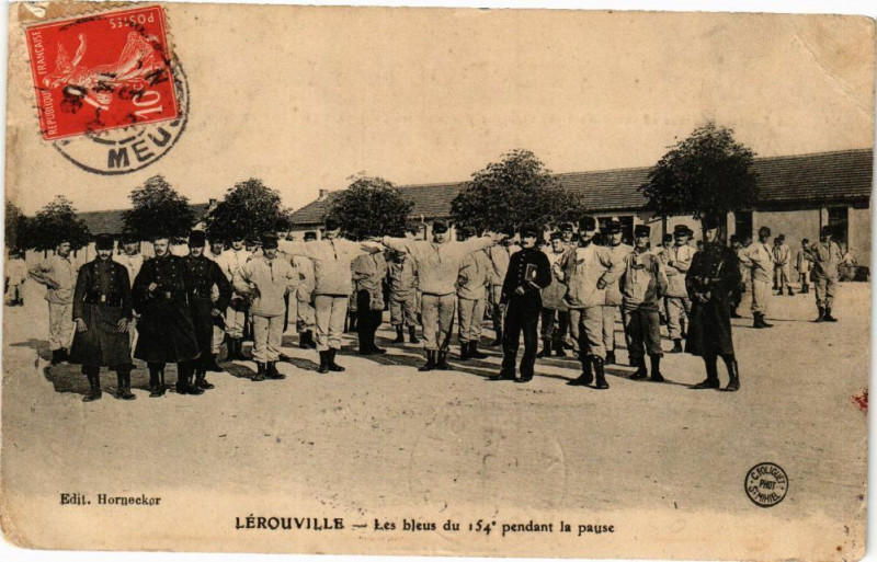 Carte postale ancienne Lérouville-Les bleus du 154e pendant la payse à Lérouville
