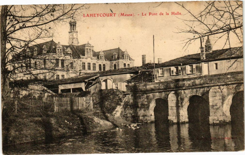 Carte postale ancienne Laheycourt-Le Pont de la Halle à Laheycourt