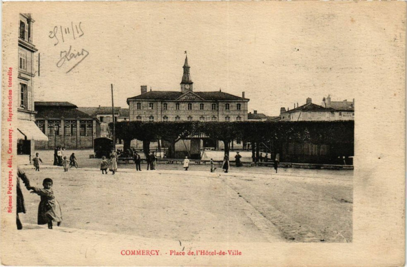 Carte postale ancienne Commercy-Place de l'Hótel de Ville à Commercy