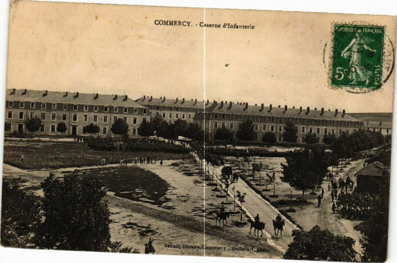 Carte postale ancienne Commercy-Caserne d'Infanterie à Commercy