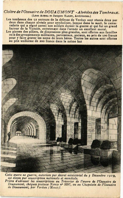 Carte postale ancienne Cloitre de l'Ossuaire de Douaumont-Alvéoles des Tombeaux
