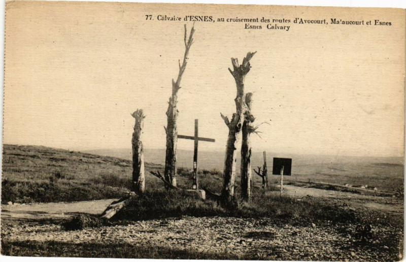 Carte postale ancienne Calvaire d'Esnes au croisement des routes  d'Avocourt à Avocourt