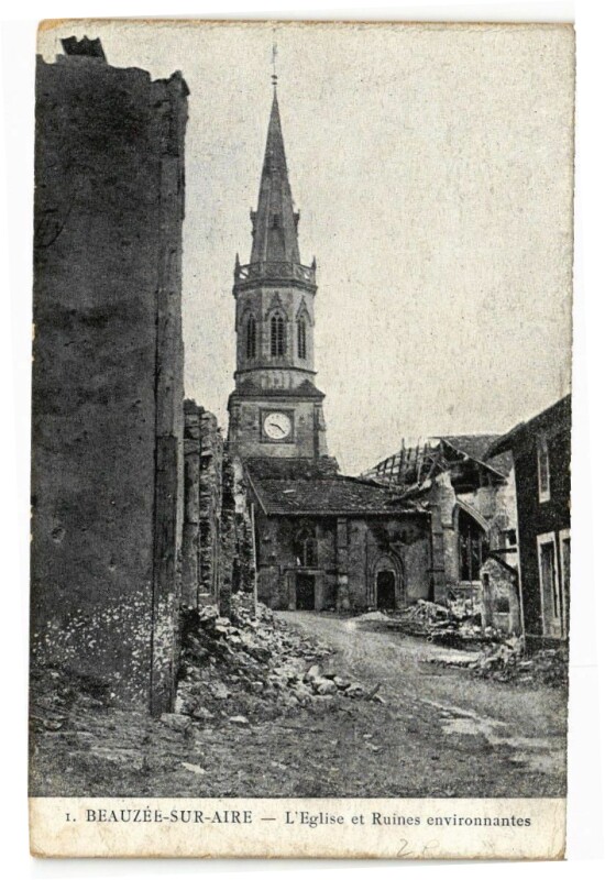 Carte postale ancienne Beauzée sur Aire-L'Eglise et Ruines environnantes