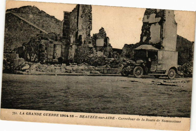 Carte postale ancienne Bauzée sur Aire-Carrefour de la Route de Sommaisne