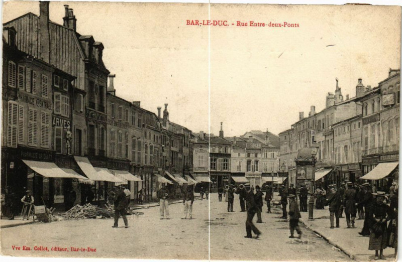 Carte postale ancienne Bar le Duc-Rue Entre deux Ponts à Bar-le-Duc