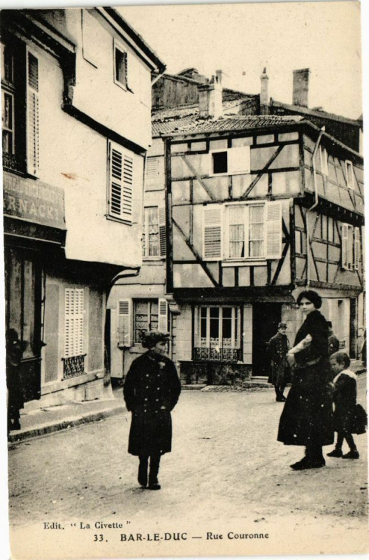 Carte postale ancienne Bar le Duc-Rue Couronne à Bar-le-Duc