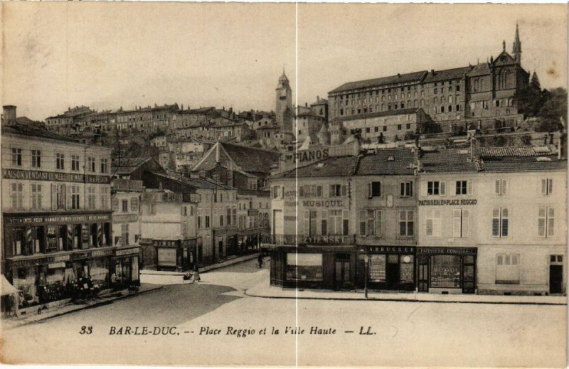 Carte postale ancienne Bar le Duc-Place Reggio et la Ville Haute à Bar-le-Duc