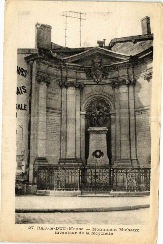 Carte postale ancienne Bar le Duc-Monument Michaux inventeur de la bicyclette à Bar-le-Duc