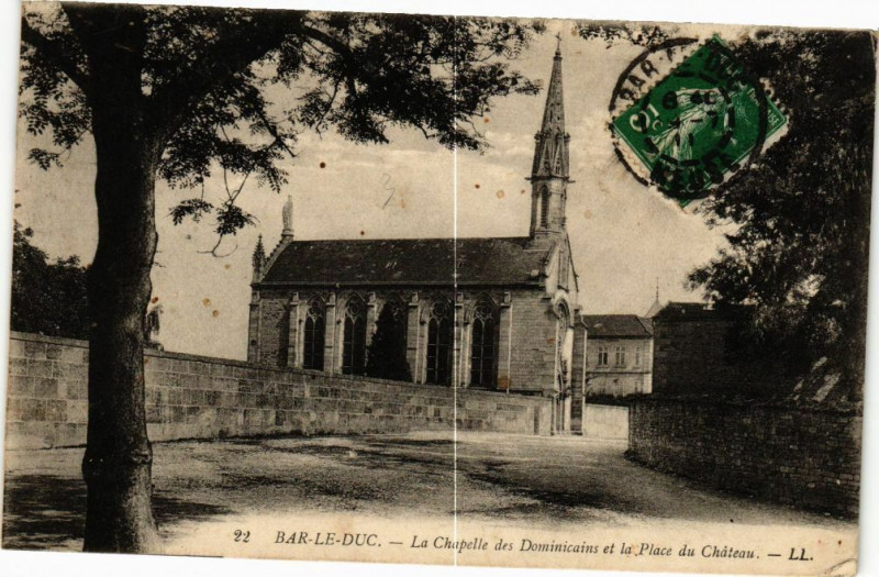 Carte postale ancienne Bar le Duc-La Chapelle des Dominicains et la Place du Cháteau à Bar-le-Duc