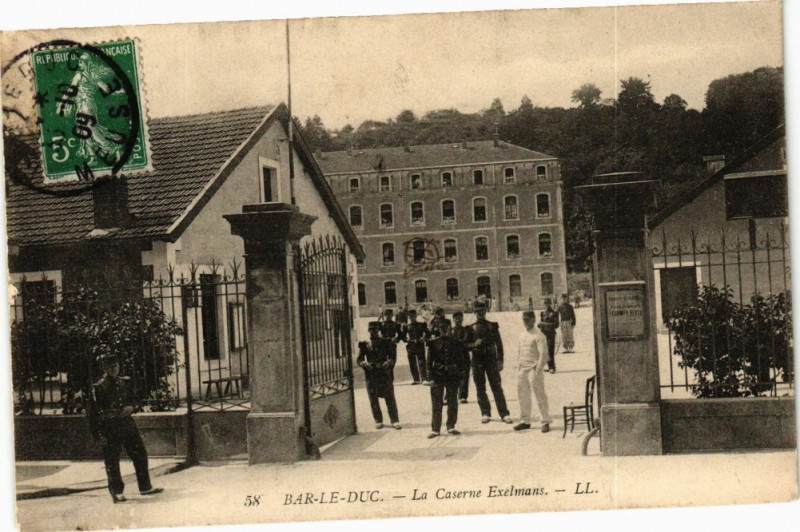 Carte postale ancienne Bar le Duc-La Caserne Exelmans à Bar-le-Duc