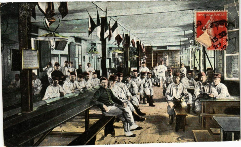 Carte postale ancienne Bar le Duc-Caserne Salle à Bar-le-Duc