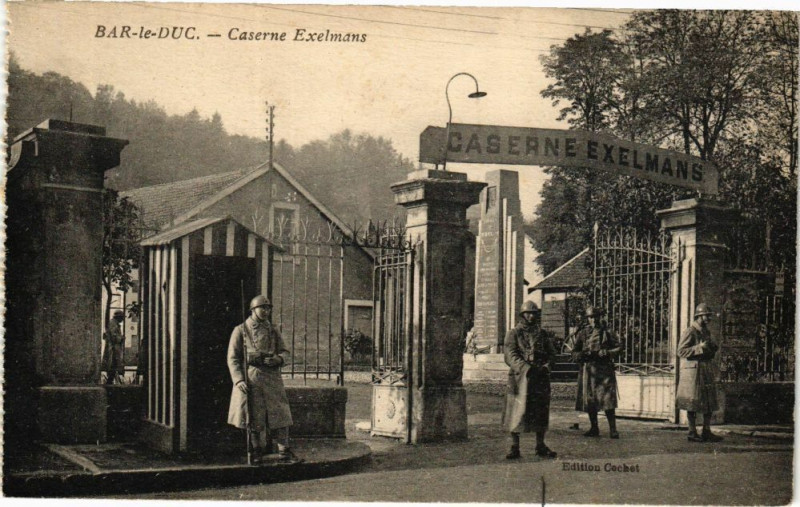 Carte postale ancienne Bar le Duc-Caserne Exelmans à Bar-le-Duc