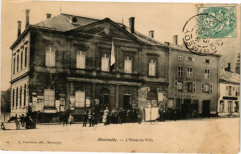 Carte postale ancienne Montmédy-L'Hótel de Ville à Montmédy