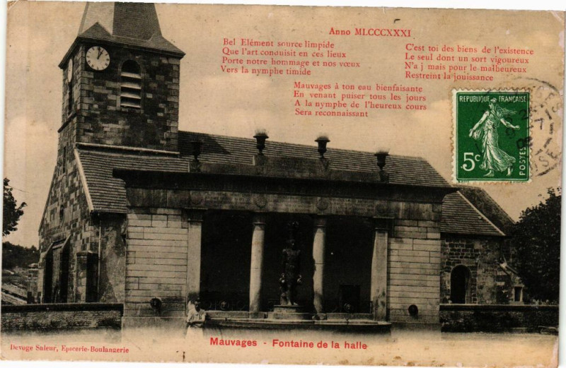 Carte postale ancienne Mauvages-Fontaine de la halle à Mauvages