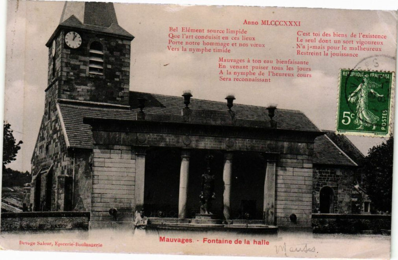 Carte postale ancienne Mauvages-Fontaine de la halle à Mauvages