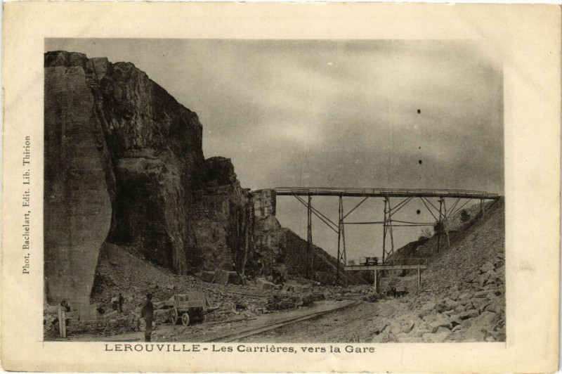 Carte postale ancienne Lérouville-Les Carriéres vers la Gare à Lérouville