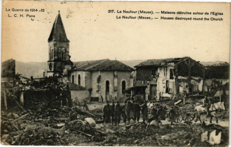 Carte postale ancienne Le Neufour-Maisons détruites autour de l'Eglise au Neufour