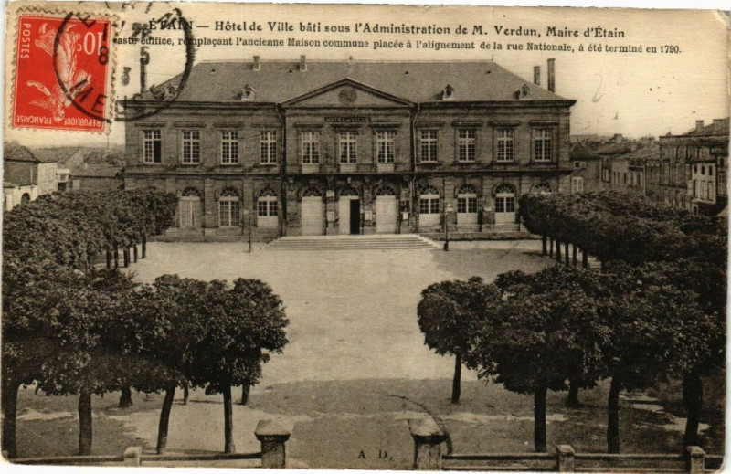 Carte postale ancienne Etain-Hótel de Ville à Étain