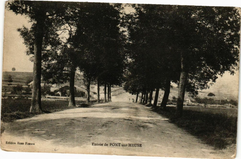 Carte postale ancienne Entrée de Pont sur Meuse à Pont-sur-Meuse